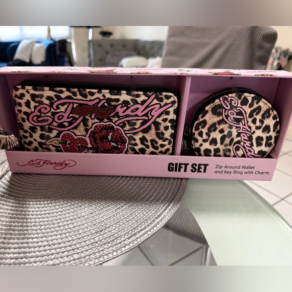 Ed Hardy Pink and Black Leopard Gift Set - Picture 2 of 2